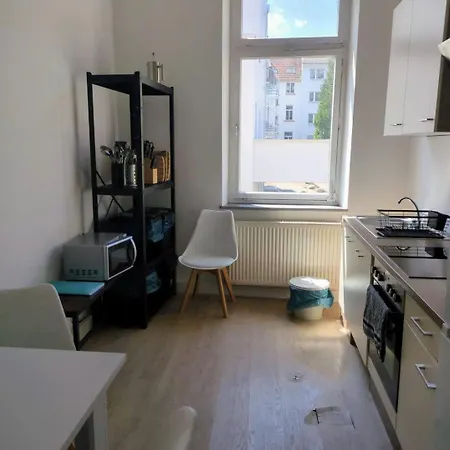 L8 Street-worms Apartment