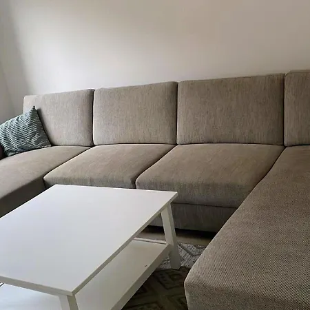 L8 Street-worms Apartment *