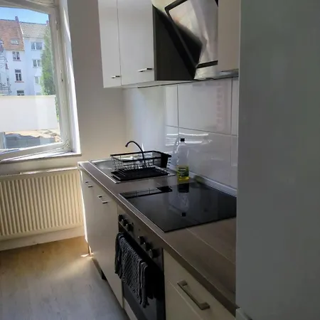 L8 Street-worms Apartment Worms
