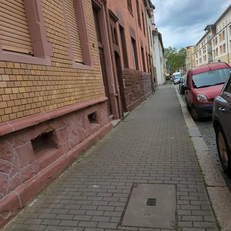 L8 Street-worms Apartment Worms