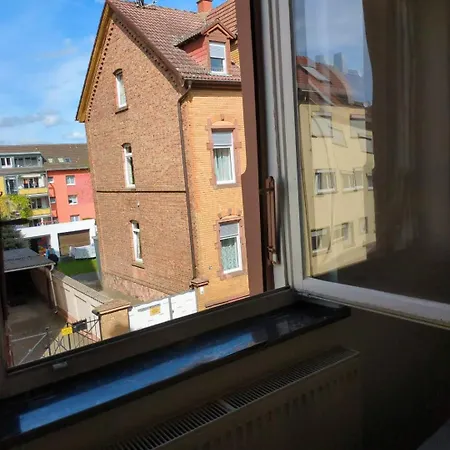 Apartment L8 Street-worms Worms